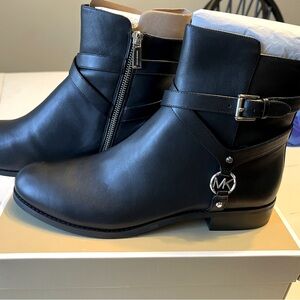 Michael Kors women’s black boots never worn